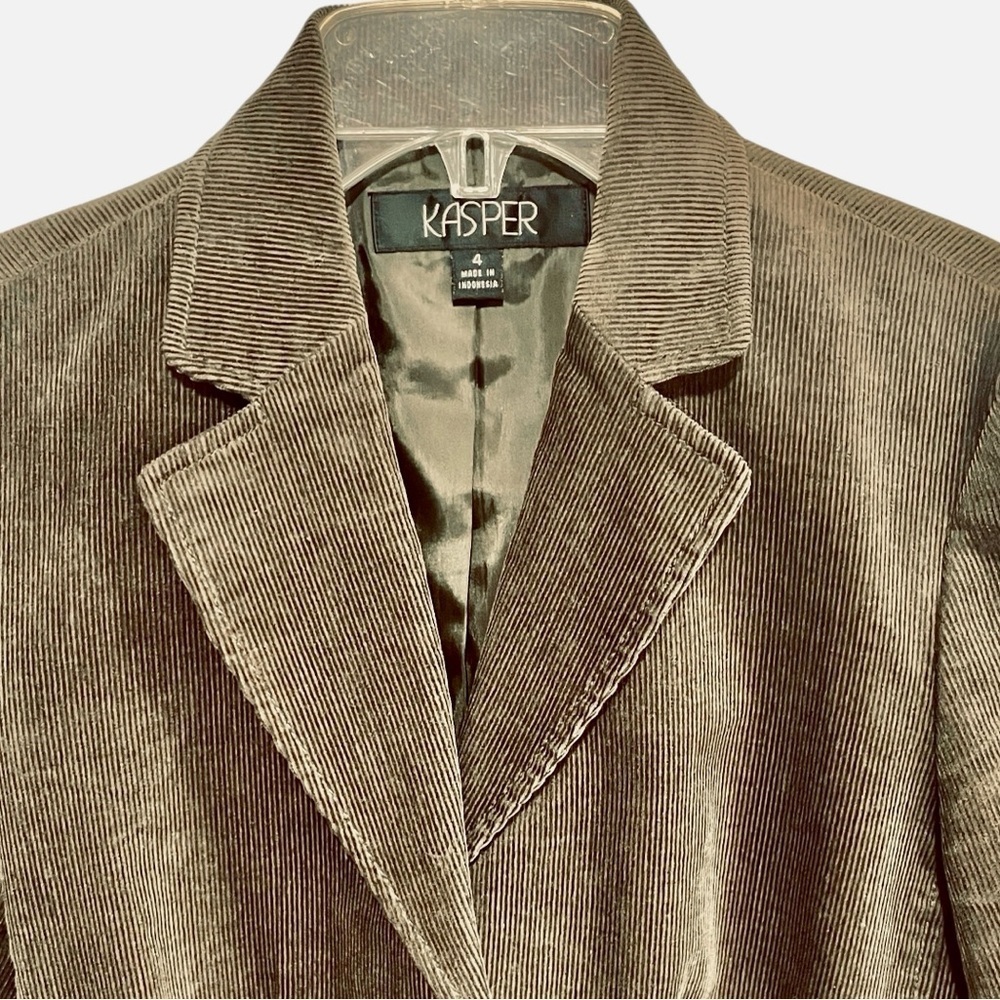 Kasper Brown Corduroy Blazer Jacket 3 Button Classic Career Workwear Size 4 - Picture 7 of 12